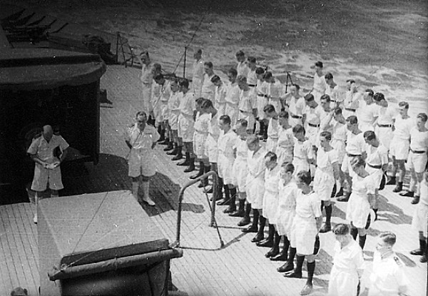 Royal Canadian Navy : HMCS Prince Robert, church parade