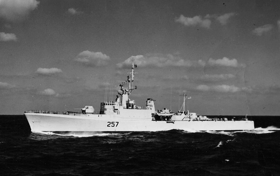 Royal Canadian Navy : HMCS Restigouche, 1963.