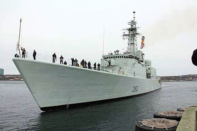 Royal Canadian Navy : HMCS Athabaskan 3, final sail.