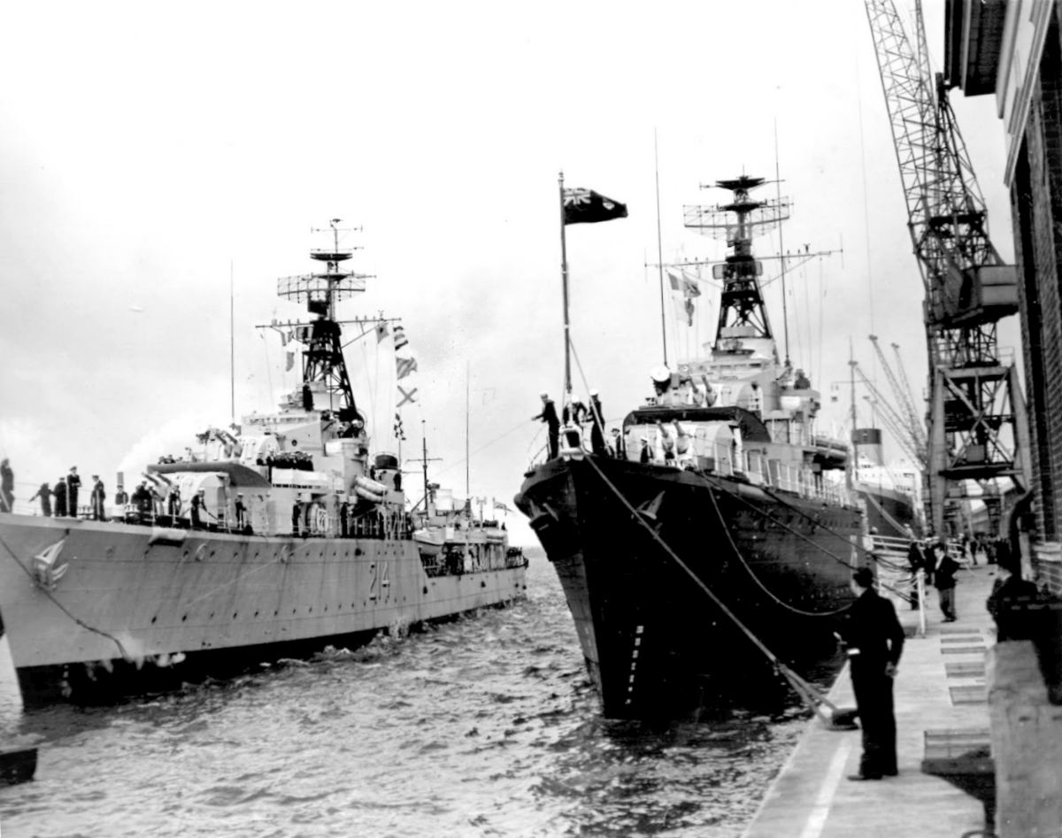 Royal Canadian Navy : HMCS Micmac in Dublin.