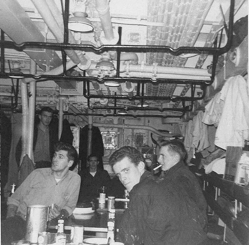 Royal Canadian Navy : crew of Tribal Class destroyer.