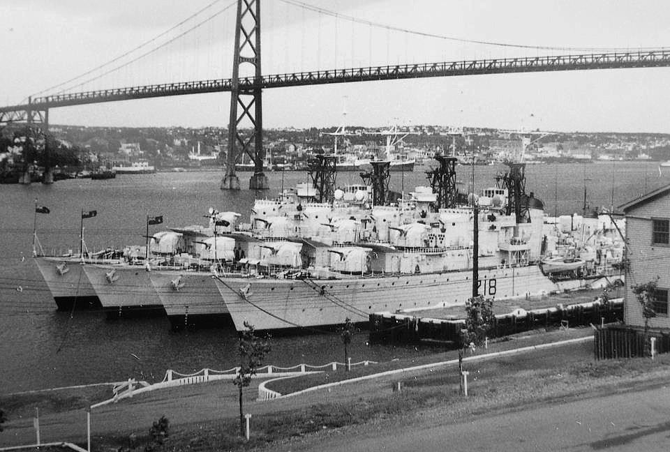 Royal Canadian Navy : Tribal Class destroyers in Halifax.