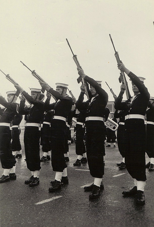 Royal Canadian Navy : HMCS Cornwallis, Sunset Guard.